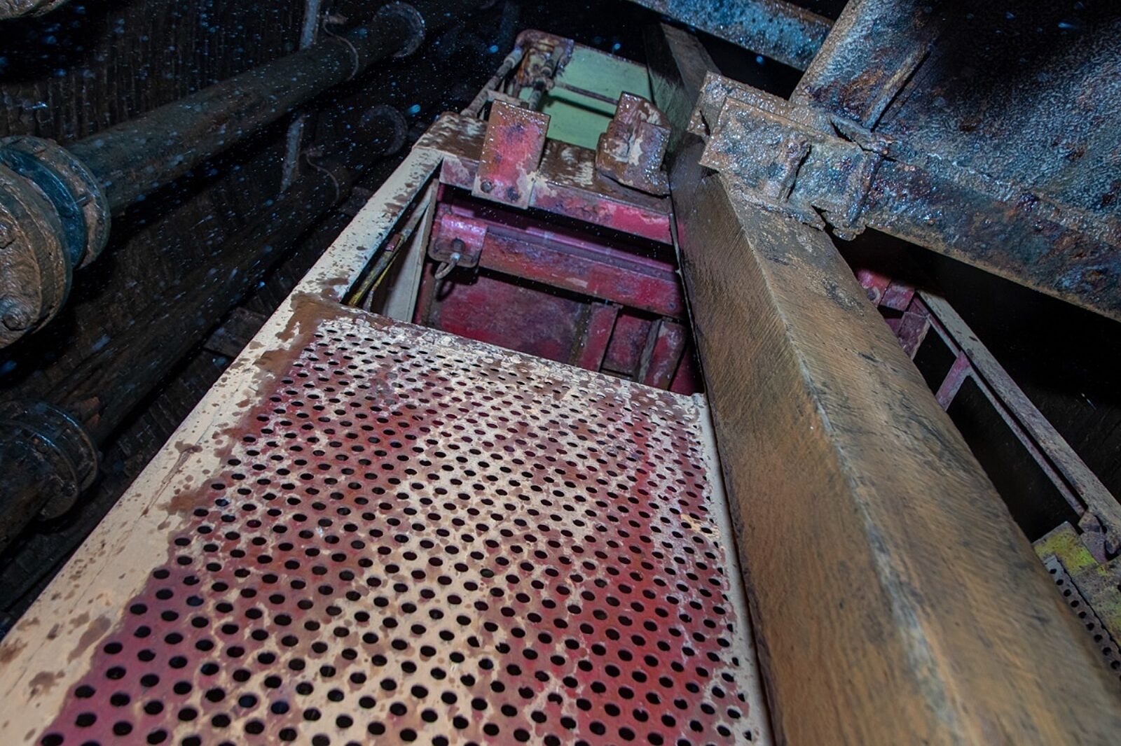 Szola w szybie Wschodnim I ma wymiary 1,2 m x 1,3 m x 1,98 m. Maksymalnie można nią przewieźć 500 kg