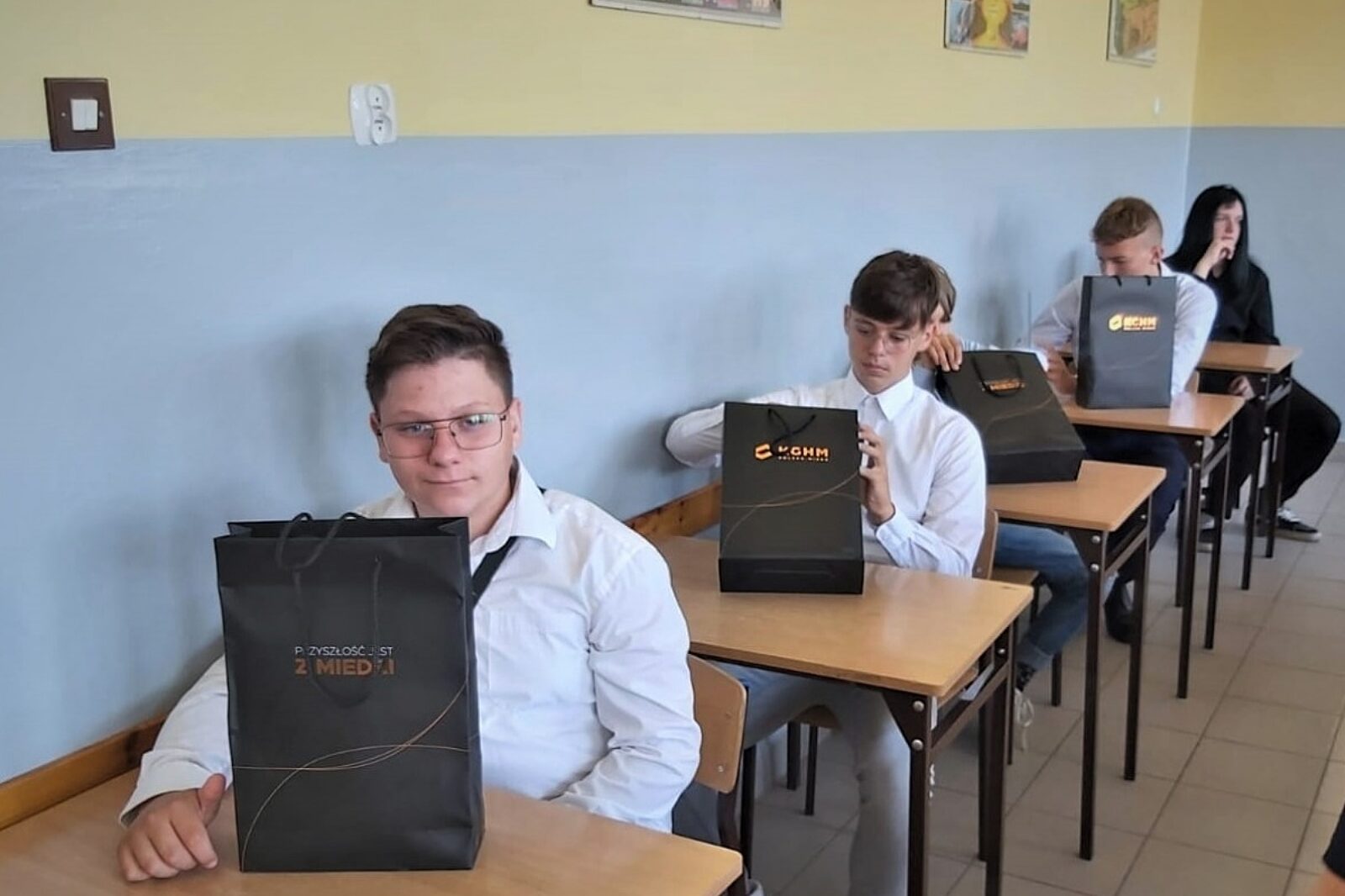 1663844712 kghm uczniowie