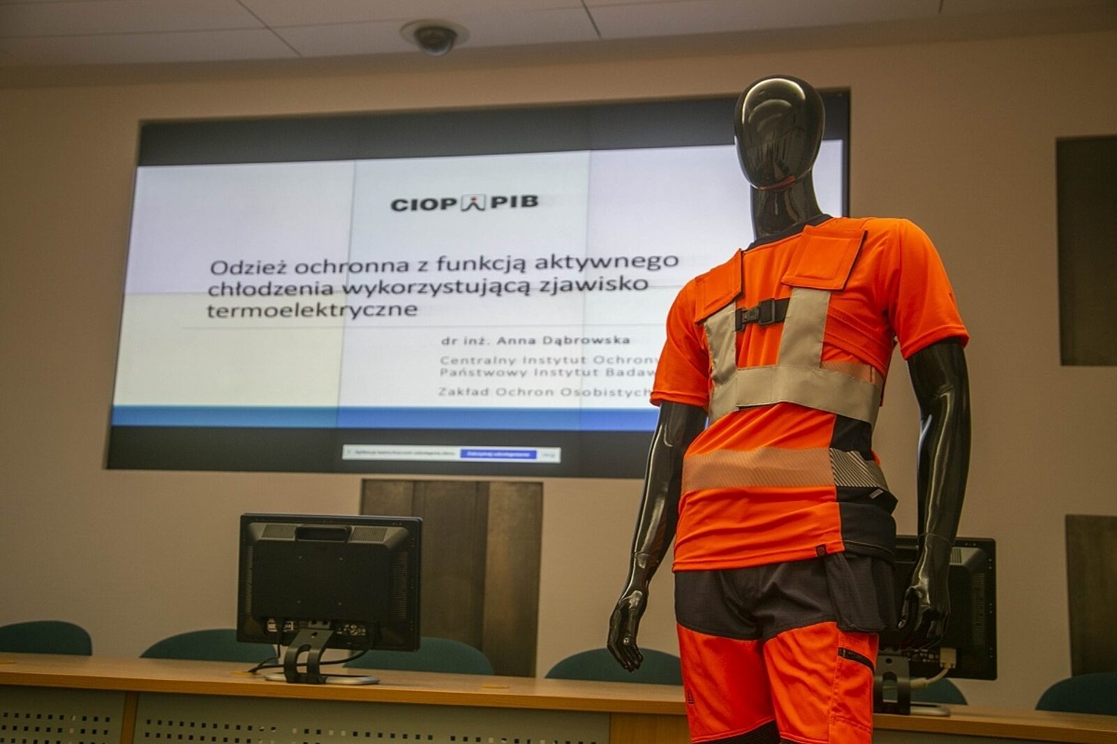 1675246774 kamizelka kghm