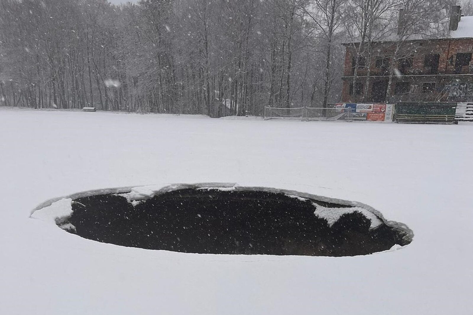 1675487744 zapadlisko2