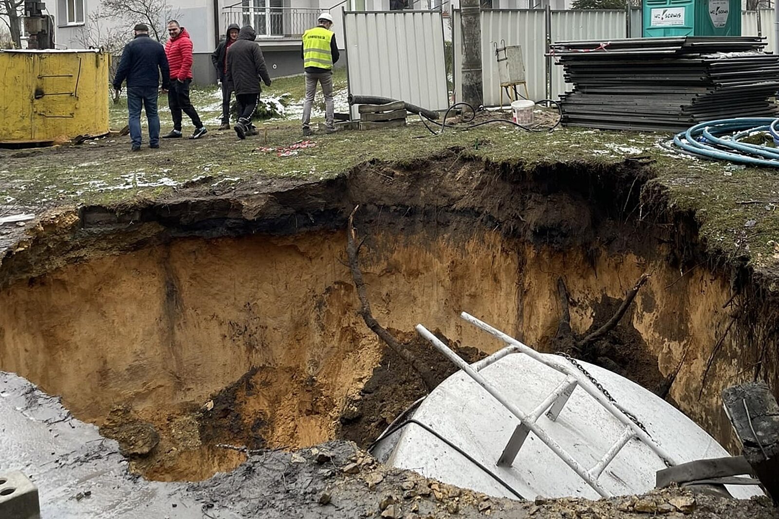 1680876401 zapadlisko siersza