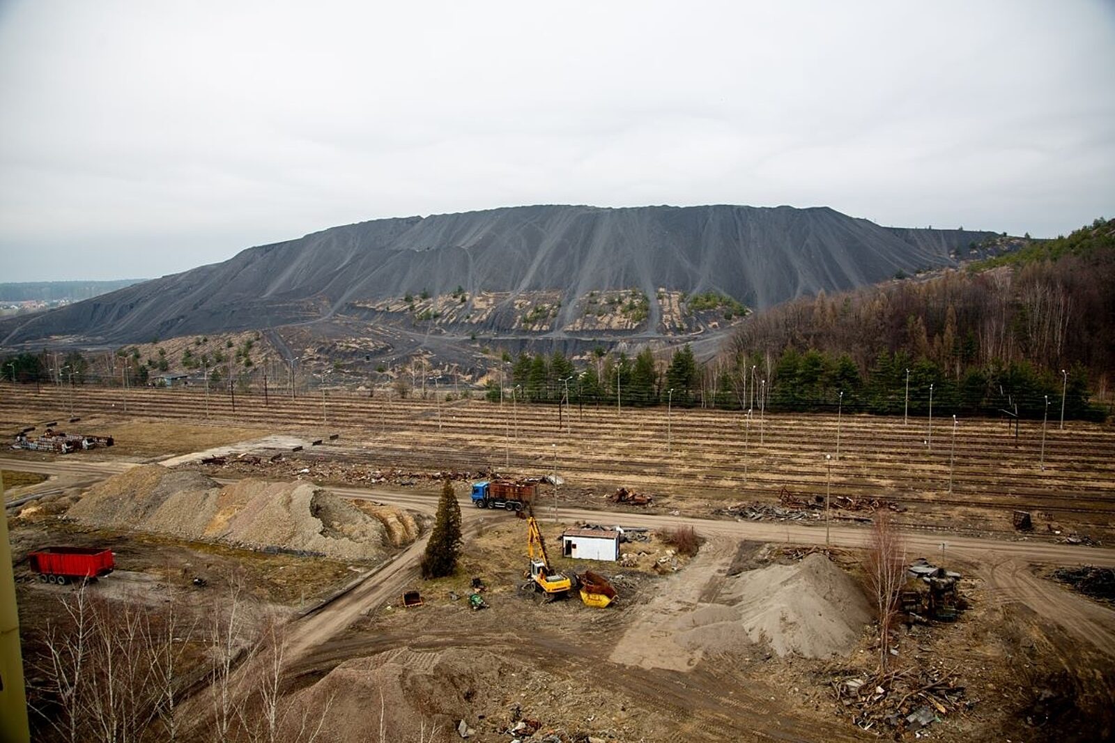 W krajobraz kopalni wpisana jest hałda, na której odbywały się m.in. biegi ekstremalne
