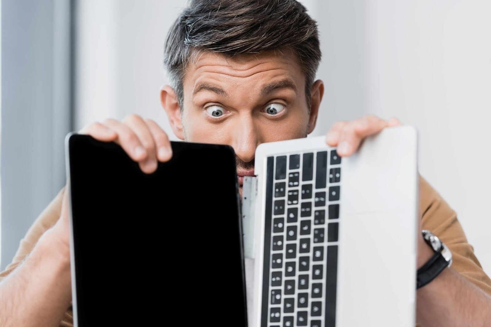 1688129143 laptop depositph