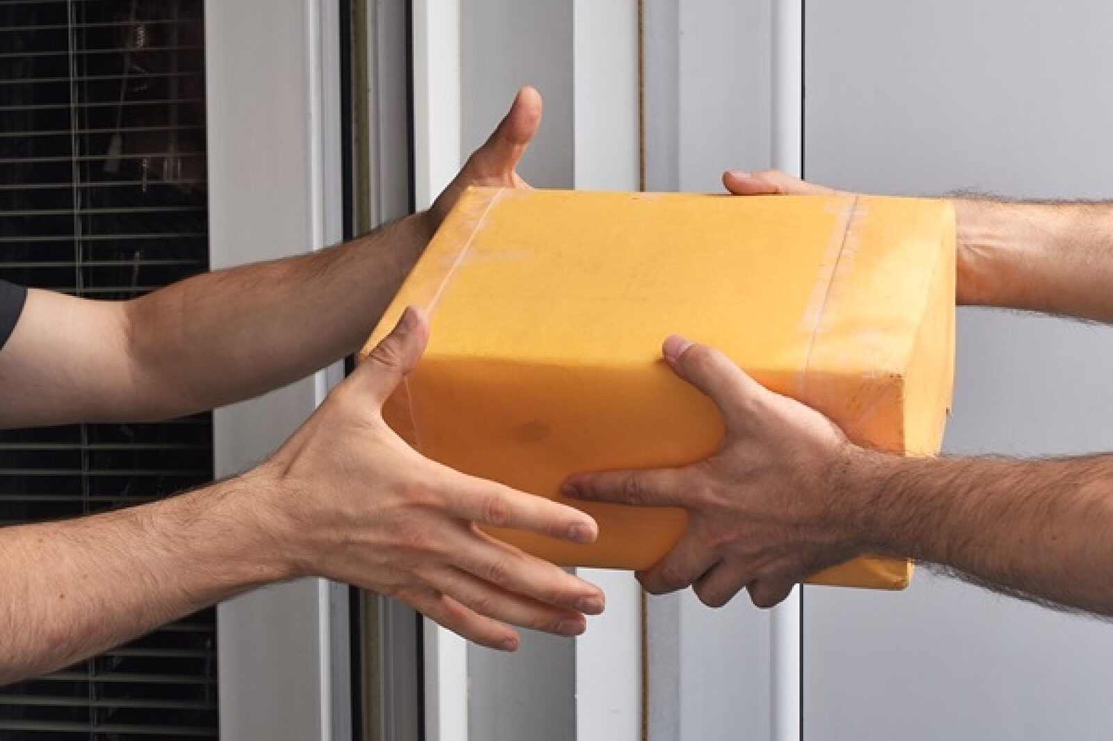 1700039439 package delivery