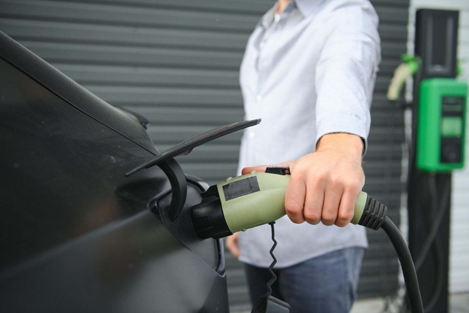 1700724563 elektryk1 envato