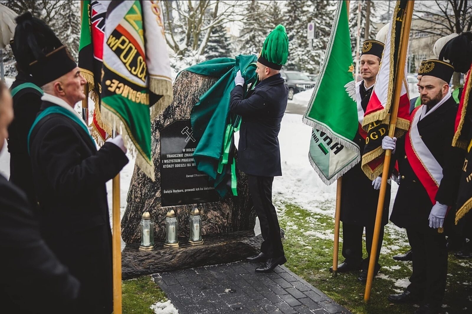 1701860535 pomnik lwb