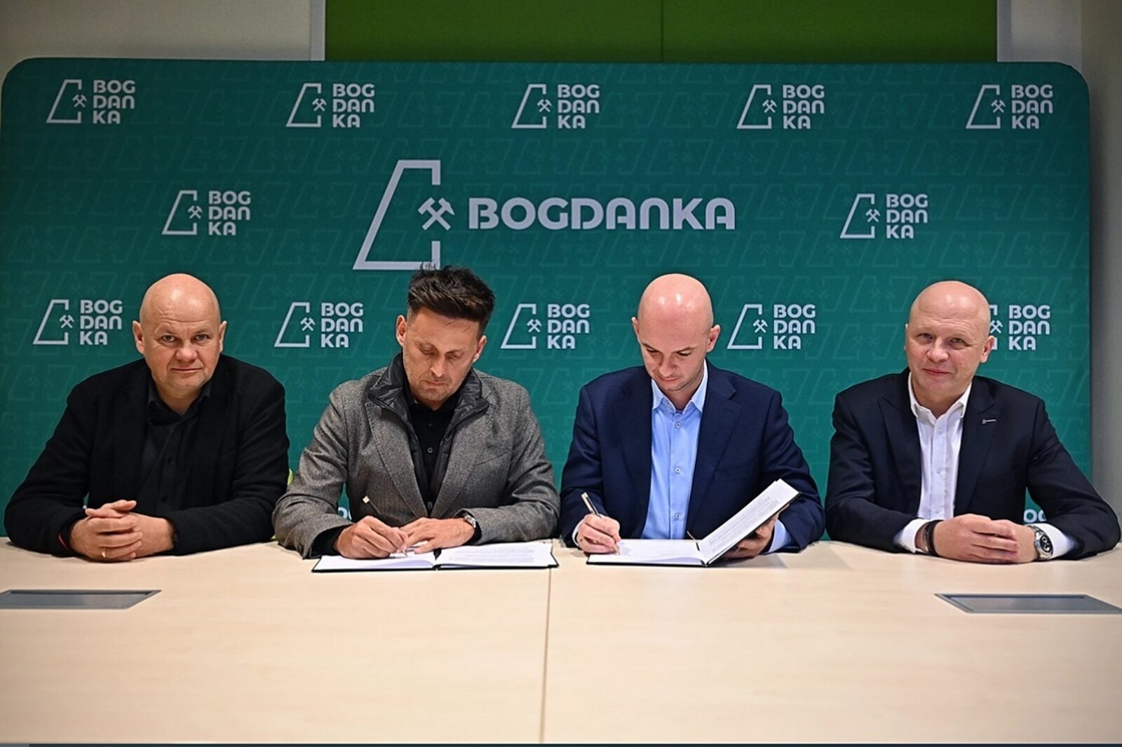 1702624361 umowa zuzel lwb