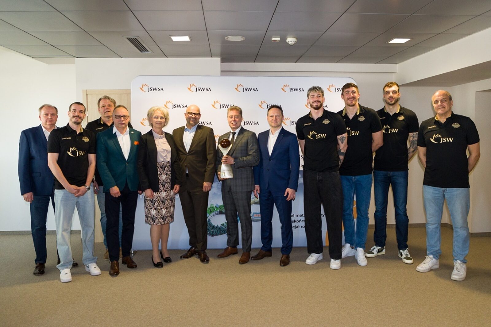 1744871386 20250416www jw