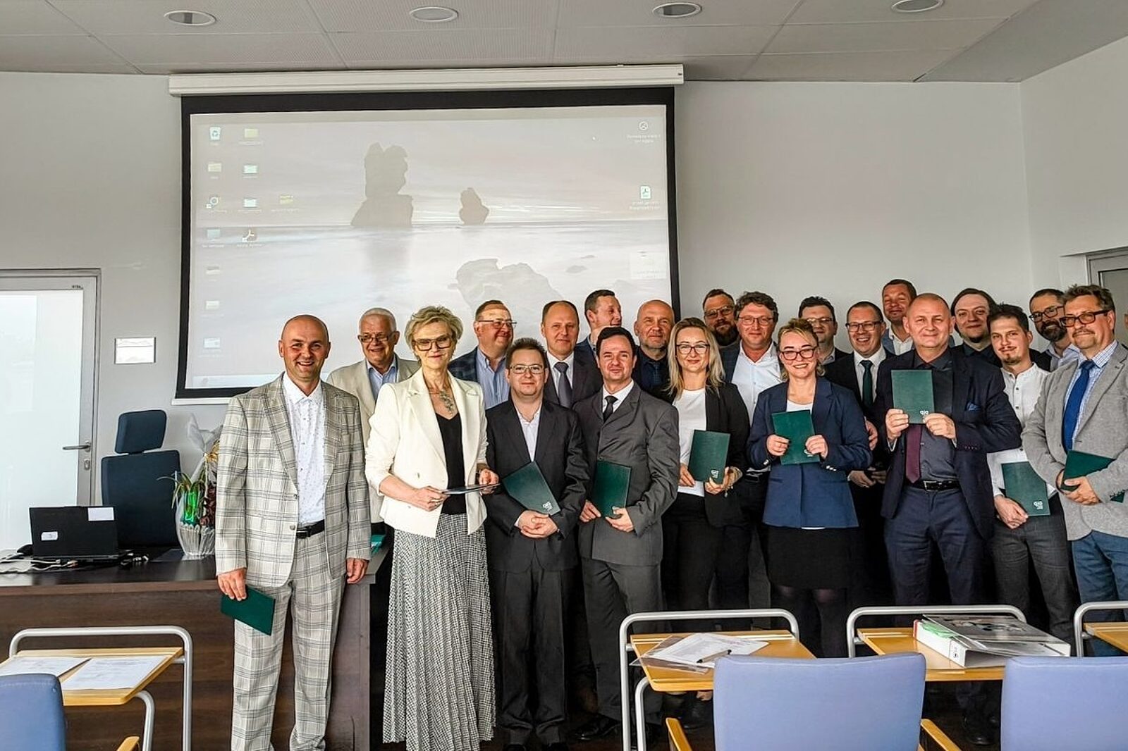 1749105095 studiagig