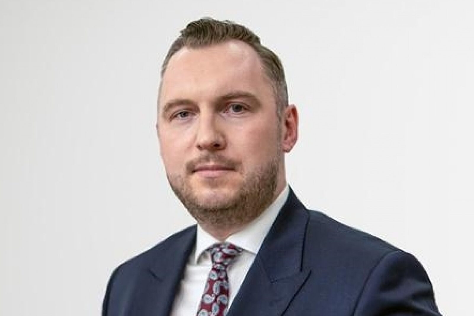 1758610987 729x308 crop