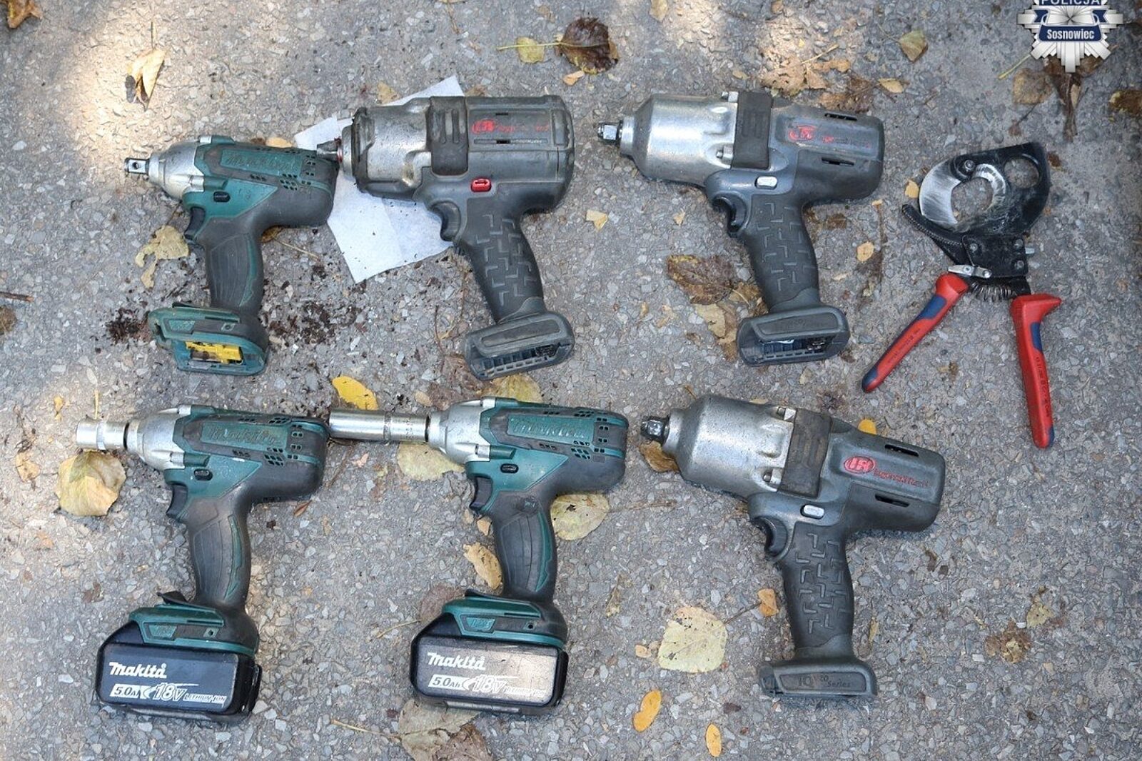 1759993606 59 899968