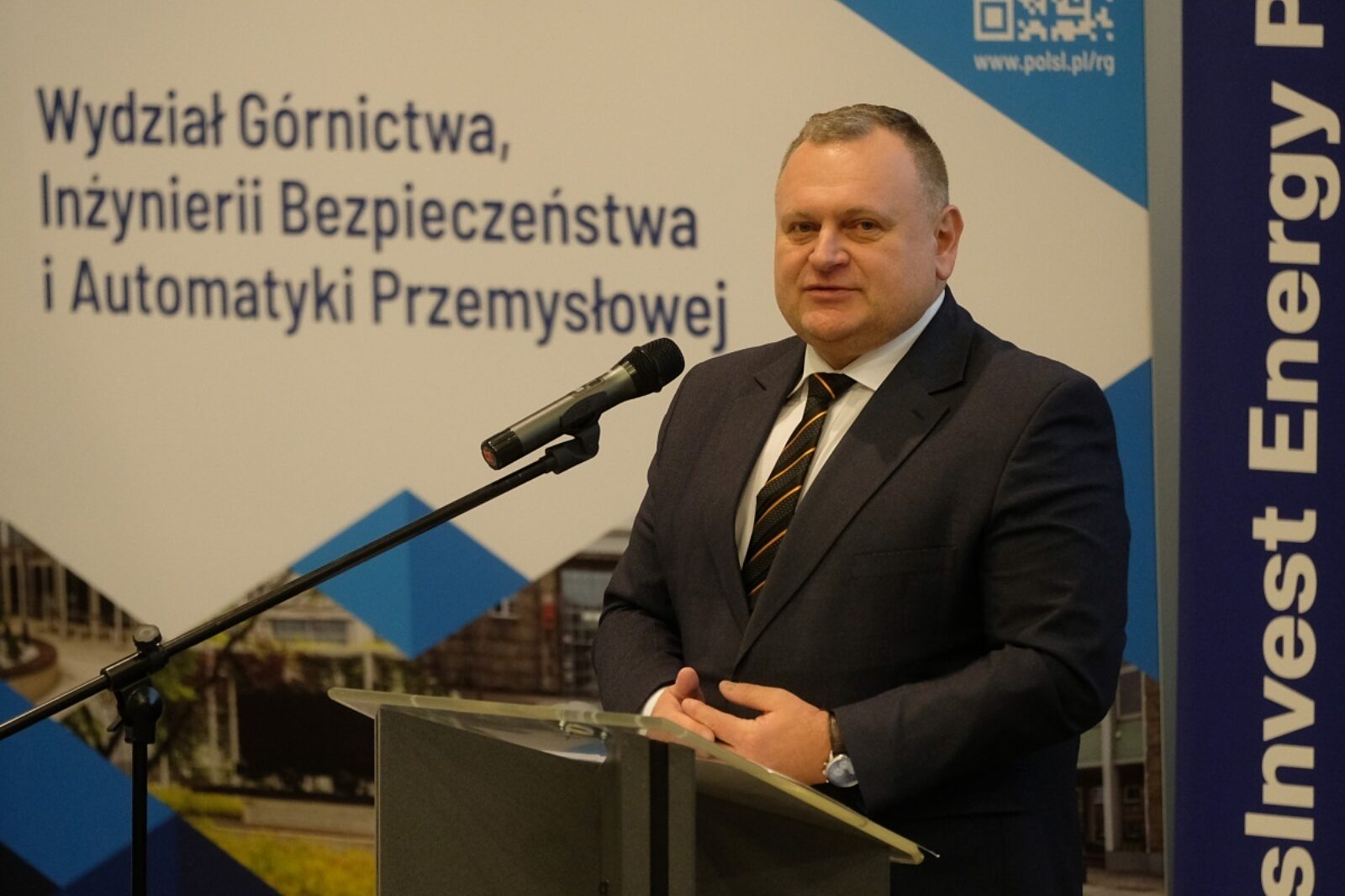 1765470463 zmarzly mgw