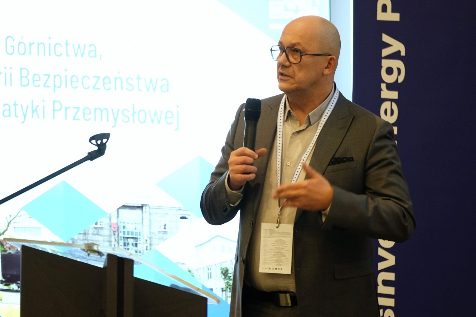 1765815005 artur dzikowski arc