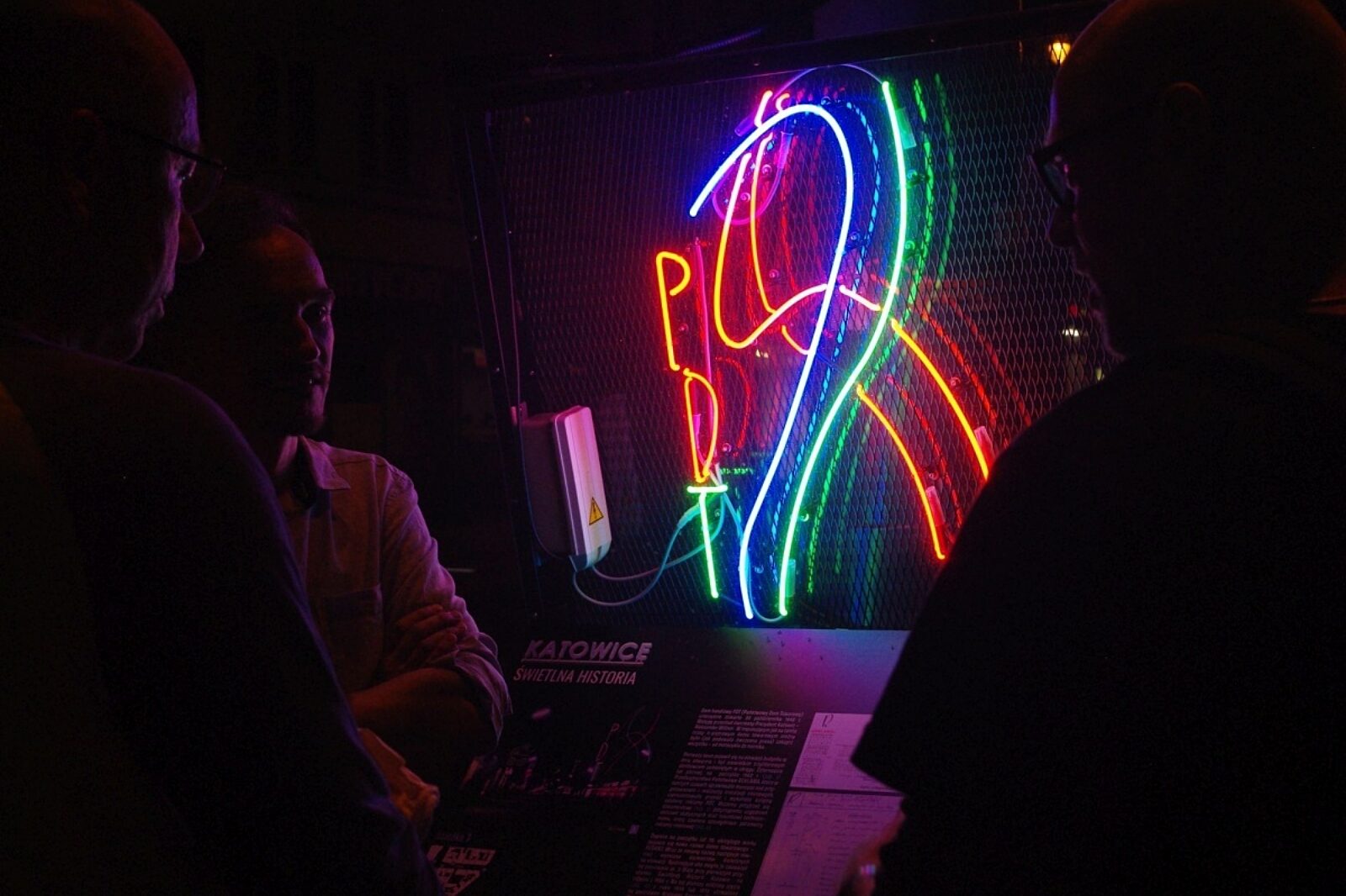 1767953445 neony fotumk