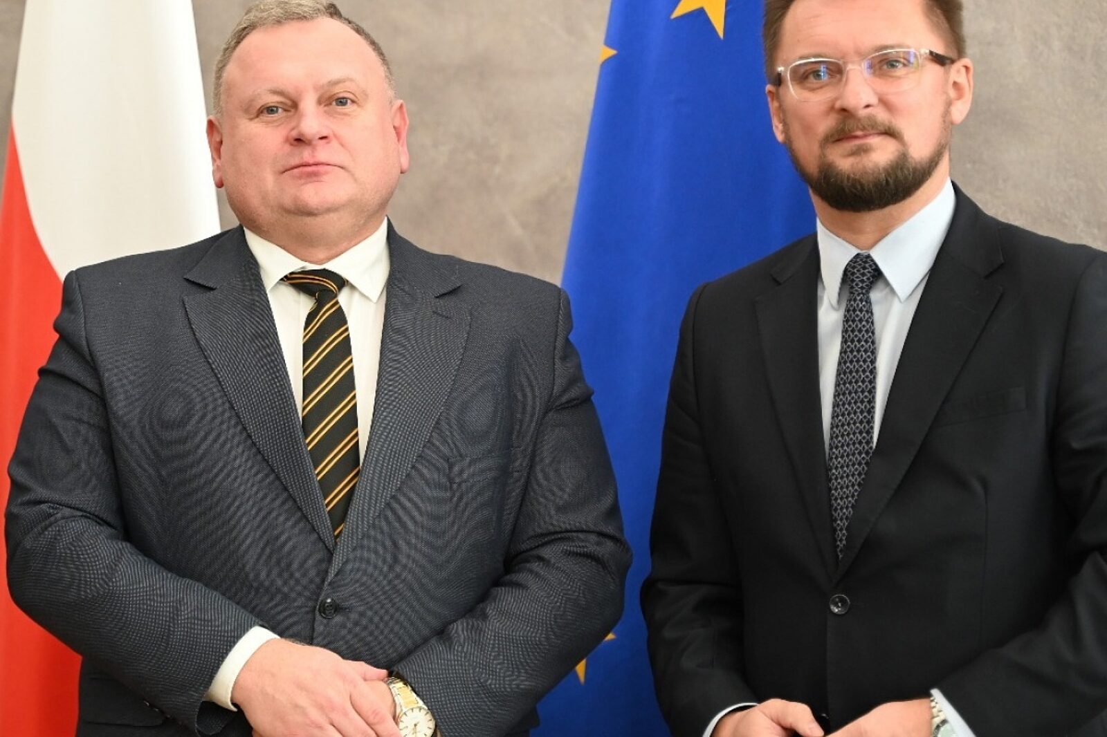 1768462635 615787320 122274815