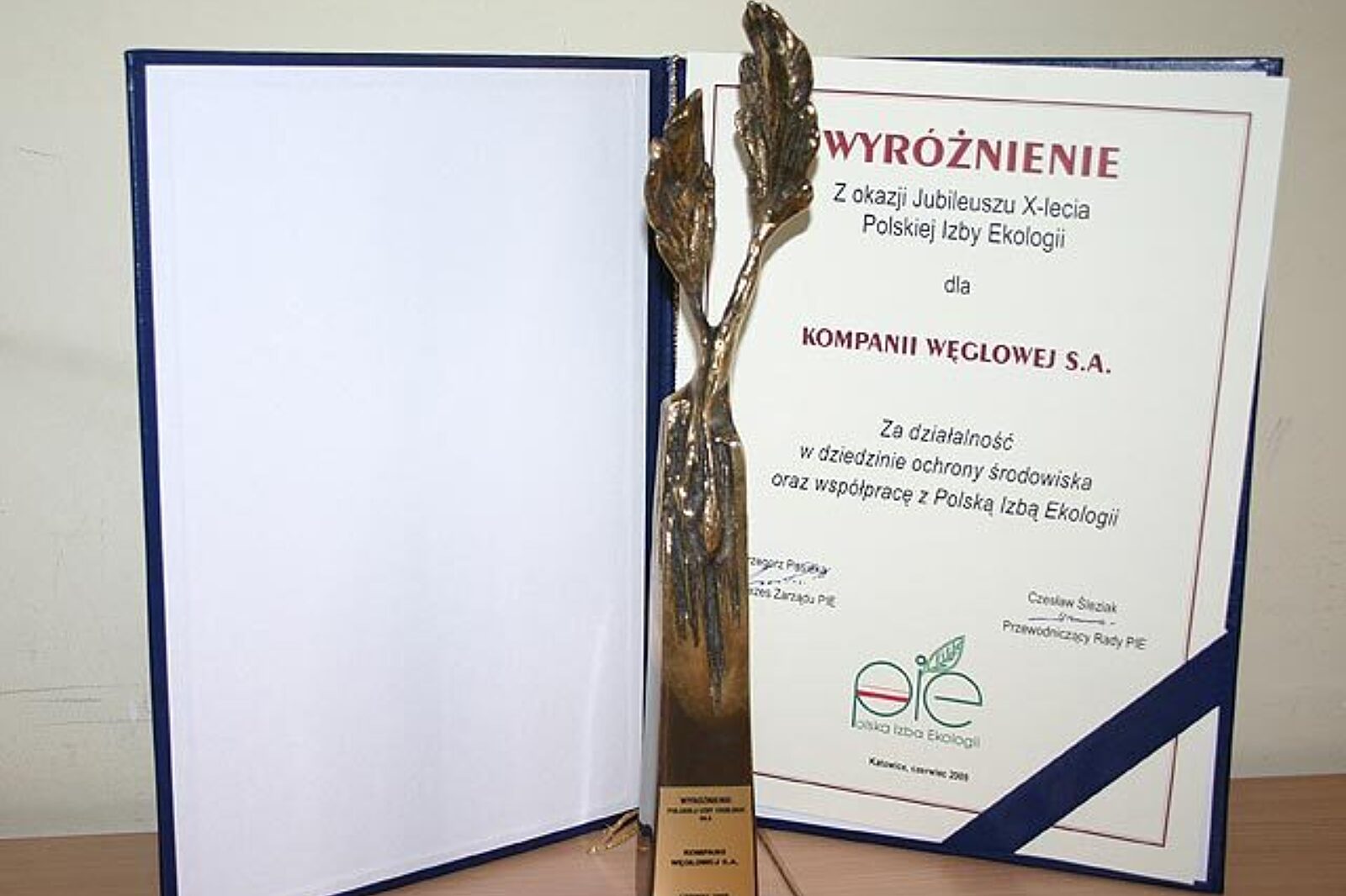 Statuetka kompania AZ