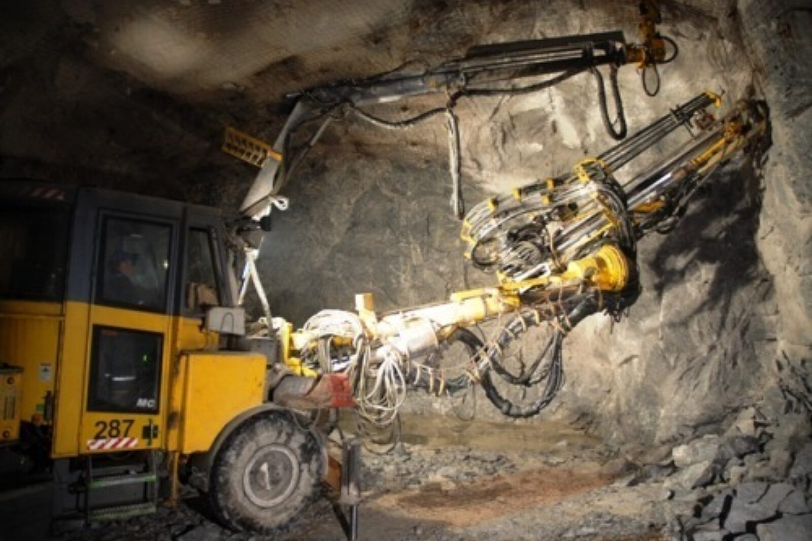 Underground mine diavik ca