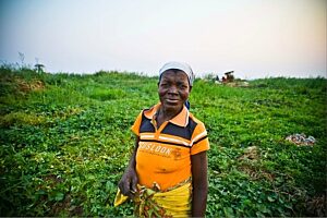 Zos i jej sąsiedzi uprawiają warzywa na naturalnie nawadnianych brzegu rzeki Revuboe. Nie chcą przenieść się do Mwaladzi, gdzie nie ma rzeki.
