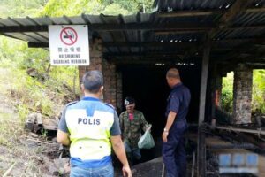 1416829794 kopalnia malezja xinhua