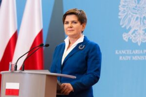 1449221403 premier beata szydlo kprm