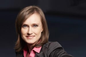 1464956616 sarota angelina pgeej1