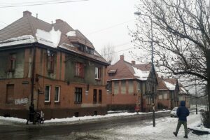 Bytom Bobrek - budynki po remontach dachów i kominów