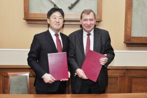 1487082166 umowa agh samsung zbigniewsulima biuletyn agh