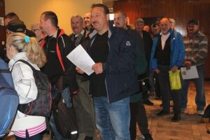 kolejka w kopalni sośnica po wnioski o wypłatę rekompensaty za utracony deputat, pierwszy dzień wydawania formularzy