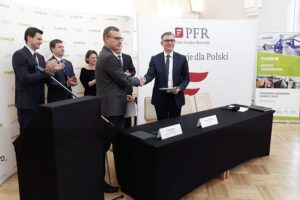 1512057928 podpisfamur