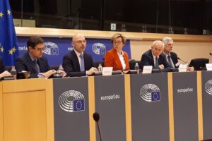 1512573218 kurtyka tchorz wisniewska ep