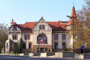 1525856163 teatr nowy wikipedia