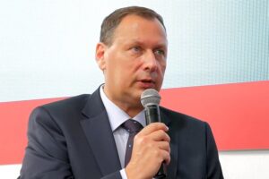 1527168632 andrzej kensbok arp