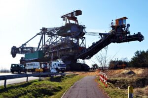 1554205551 przejazd koparki 01 04 2019 r 4 jpg