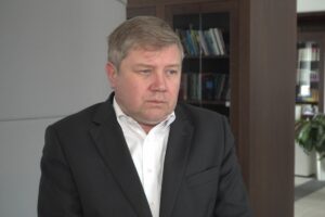 1555573436 cezarykazmierczak crop