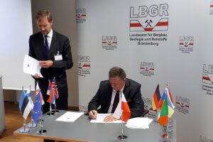 1569906617 krolwug arcwug