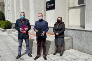 1590146939 poslowie fb maciej kopiec