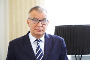 1590395912 adamabramowicz