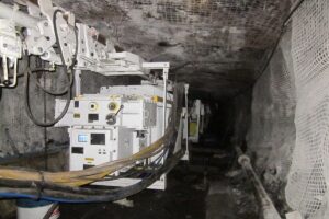 Podwieszony zestaw transportowy - stacja transformatorowa, urządzenie napędowe