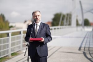 1631875076 marszalek2