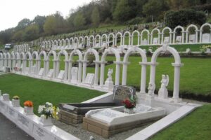 1636108452 mynwent aberfan