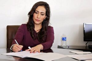 1677049881 pracownik materialpartnera