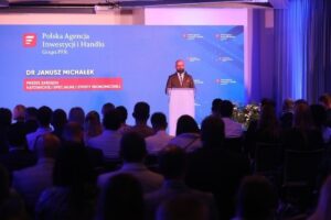 1689926744 michalek paih