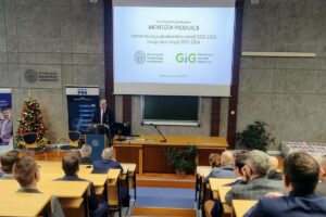 1702298124 studia gig