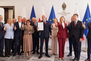 1758086599 nowapartia