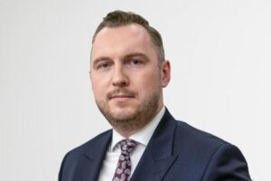 1758610987 729x308 crop