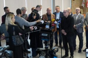 1760352795 561784869 1259024032