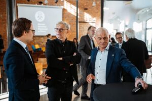 1762498254 577606240 13198767