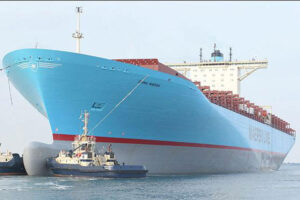 Emma Maersk mooring