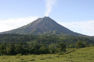 Arenal volcano wikimedia org