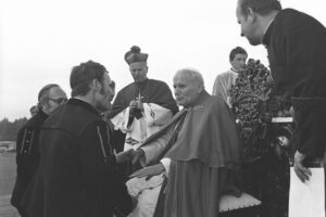 Papa muchowiec SJ